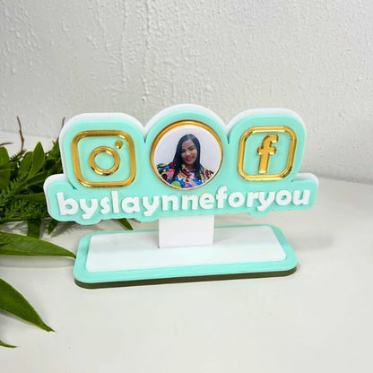 Stand Personalizado para Redes Sociales con Marca de Agua Desmontable